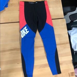 Nike W’s Sportswear Leg-A-See Legging